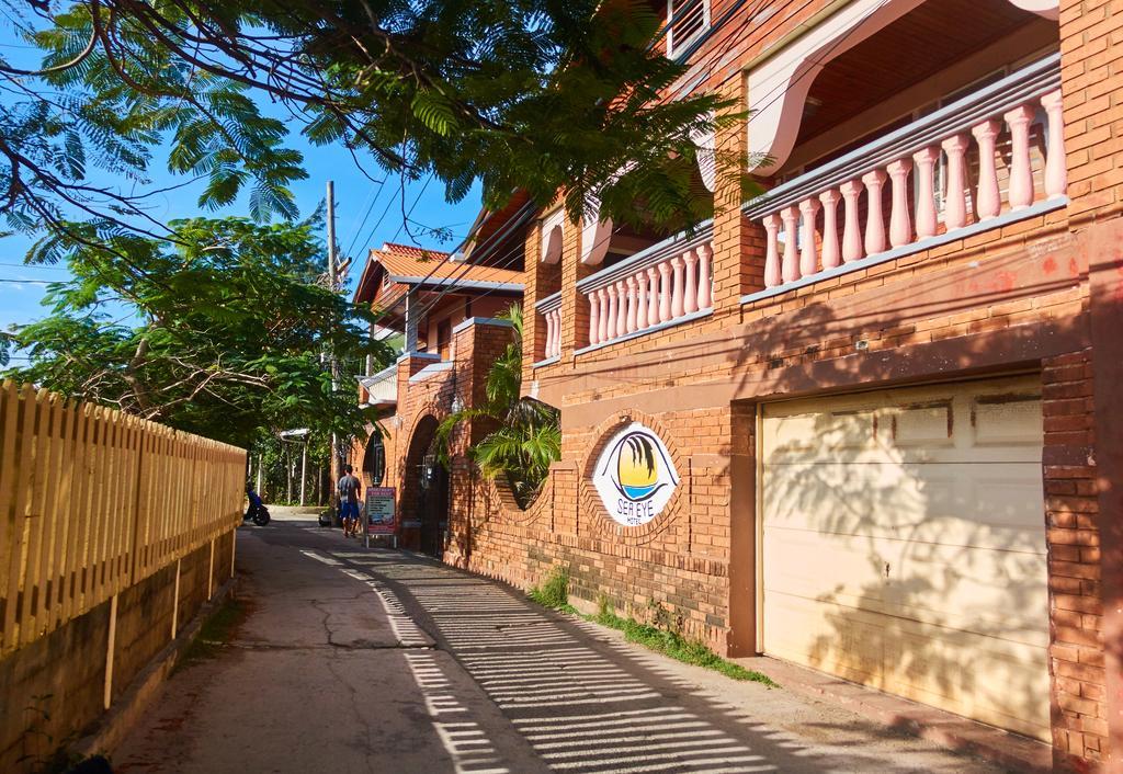 Sea Eye Hotel - Tropical Building Утила Екстериор снимка