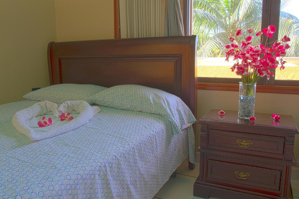 Sea Eye Hotel - Tropical Building Утила Екстериор снимка