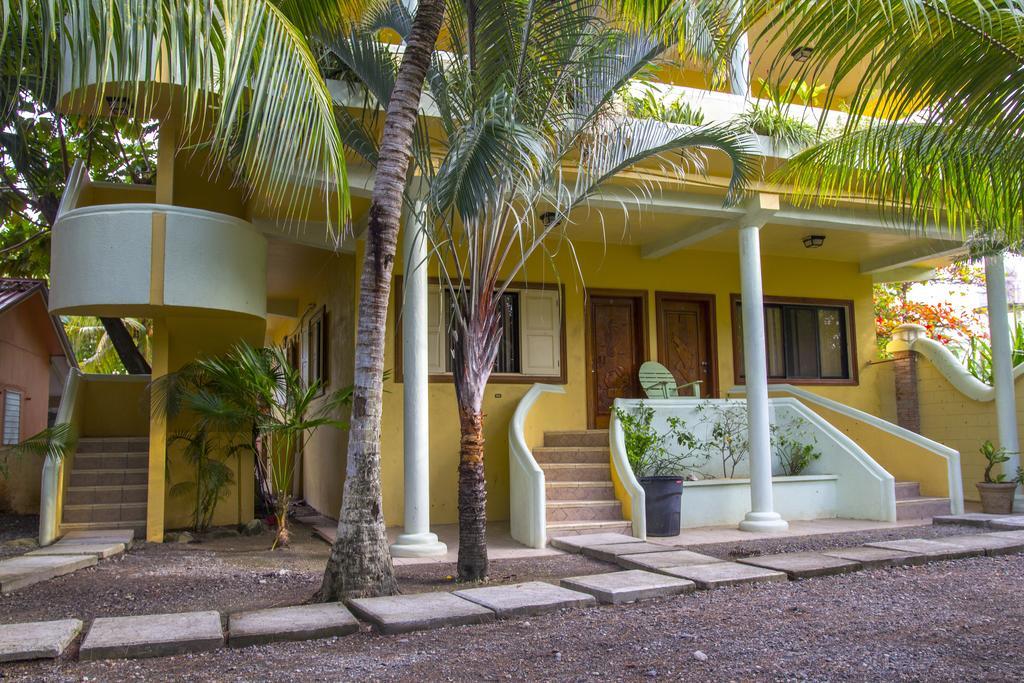 Sea Eye Hotel - Tropical Building Утила Екстериор снимка